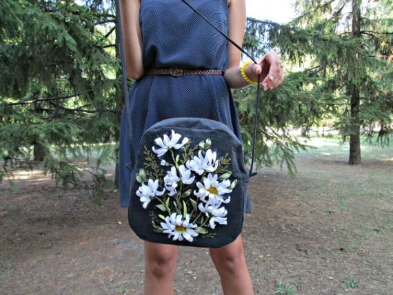 Джинсовая сумка на плечо "Ромашки"