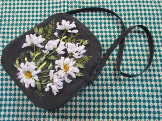 Джинсовая сумка на плечо "Ромашки"