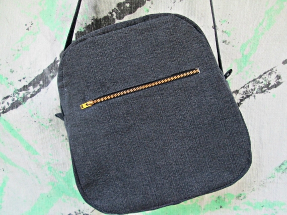 Джинсовая сумка на плечо "Ромашки"