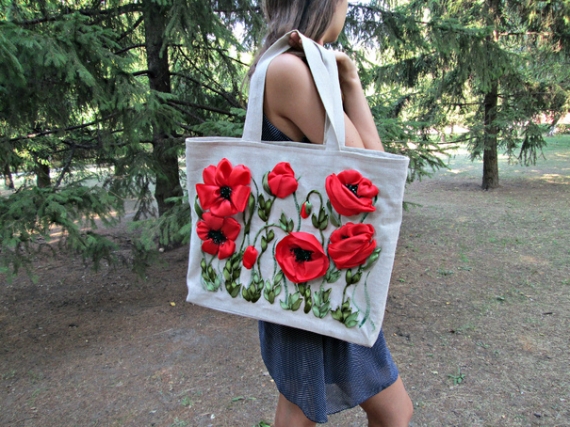 Сумка льняная, вышитая лентами "Маки"