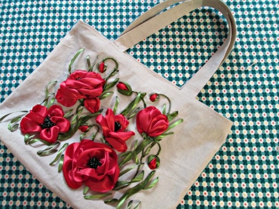 Сумка льняная, вышитая лентами "Маки"