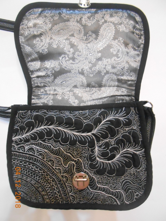 Сумочка чёрная на длинной ручке, стёжка, клатч