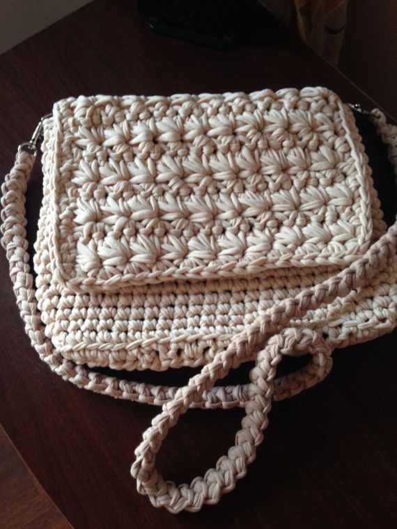 Сумочка из трикотажной пряжи