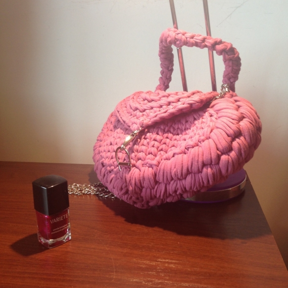 Сумочка из трикотажной пряжи