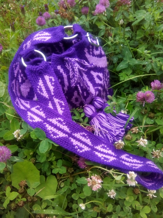 Сумка вязанная.