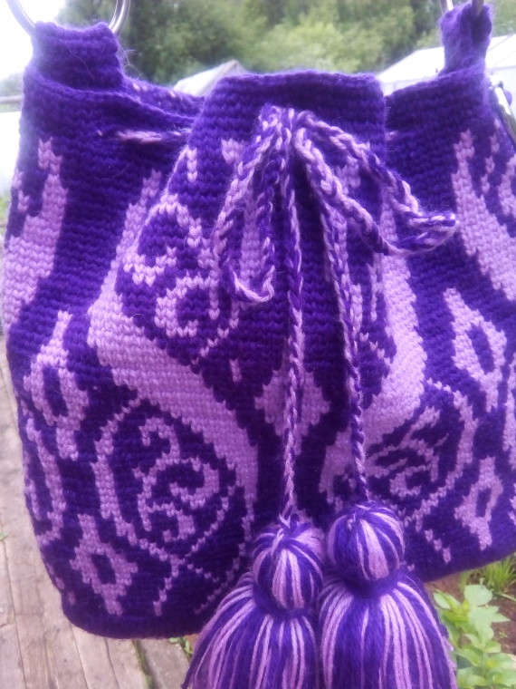 Сумка вязанная.