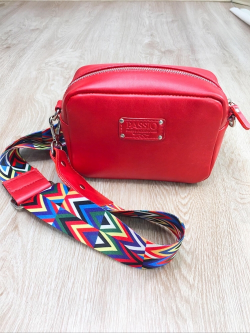 Женская кожаная сумка красная