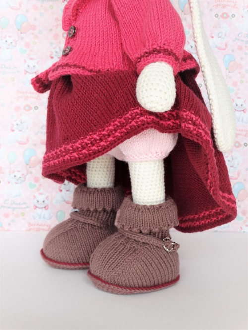 Вязаная игрушка "Зайка"