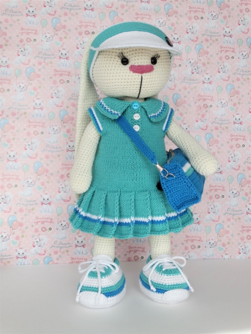 Вязаная игрушка "Зайка"