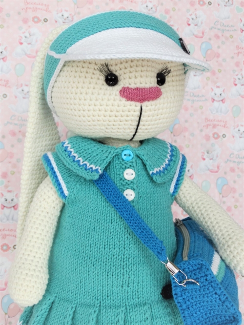 Вязаная игрушка "Зайка"