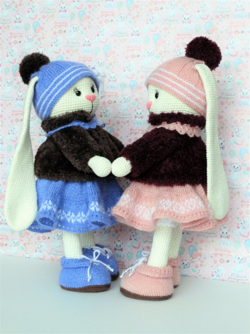 Вязаная игрушка "Зайка"