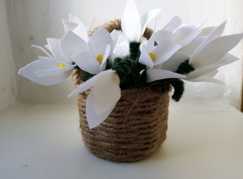 Корзина с подснежниками