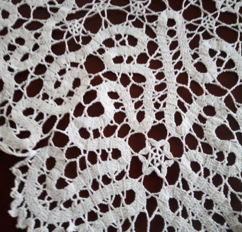 Скатерть в стиле брюггского кружева