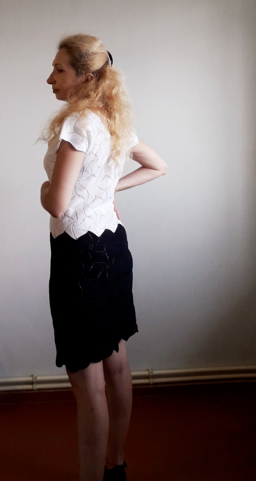 Черно-белое платье-мельница