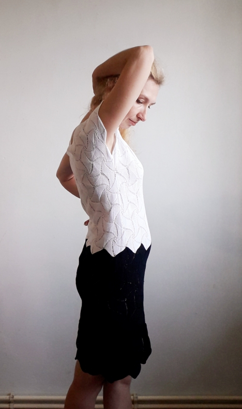 Черно-белое платье-мельница