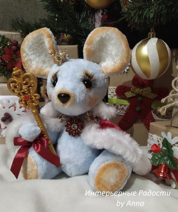 Мышка"Королева Елизавета"