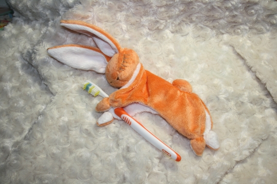 Зайка комфортер из плюша