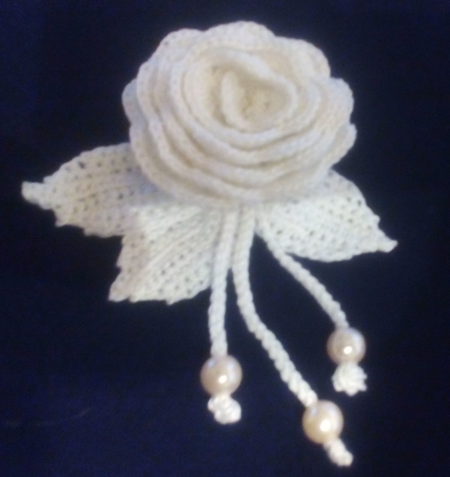 Брошь "Снежная роза"