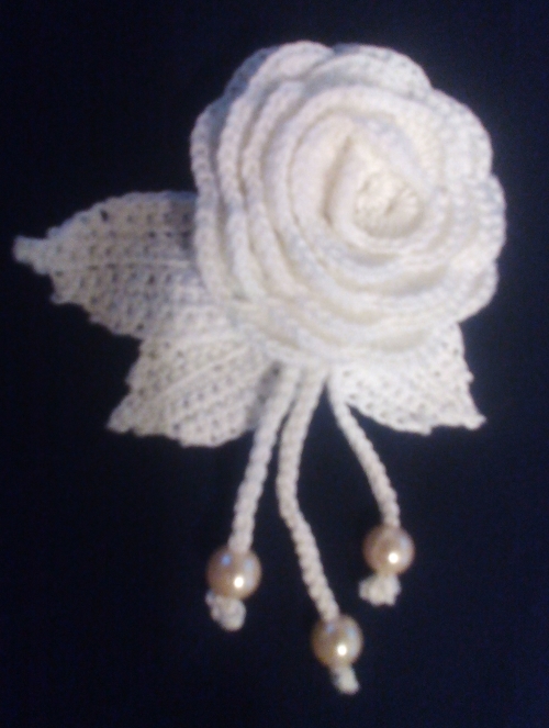 Брошь "Снежная роза"