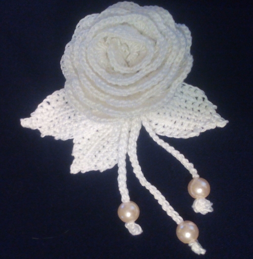 Брошь "Снежная роза"