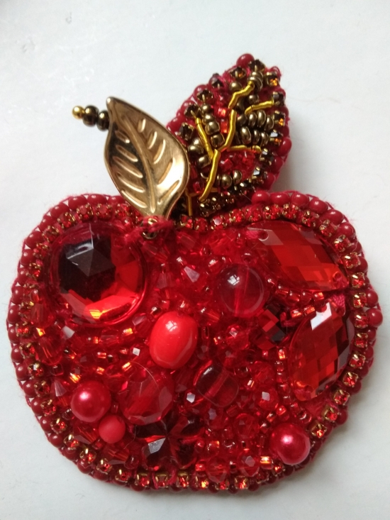 Брошь "Яблоко"