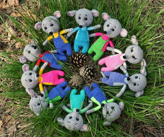 Маленькая мышь вязаная крючком