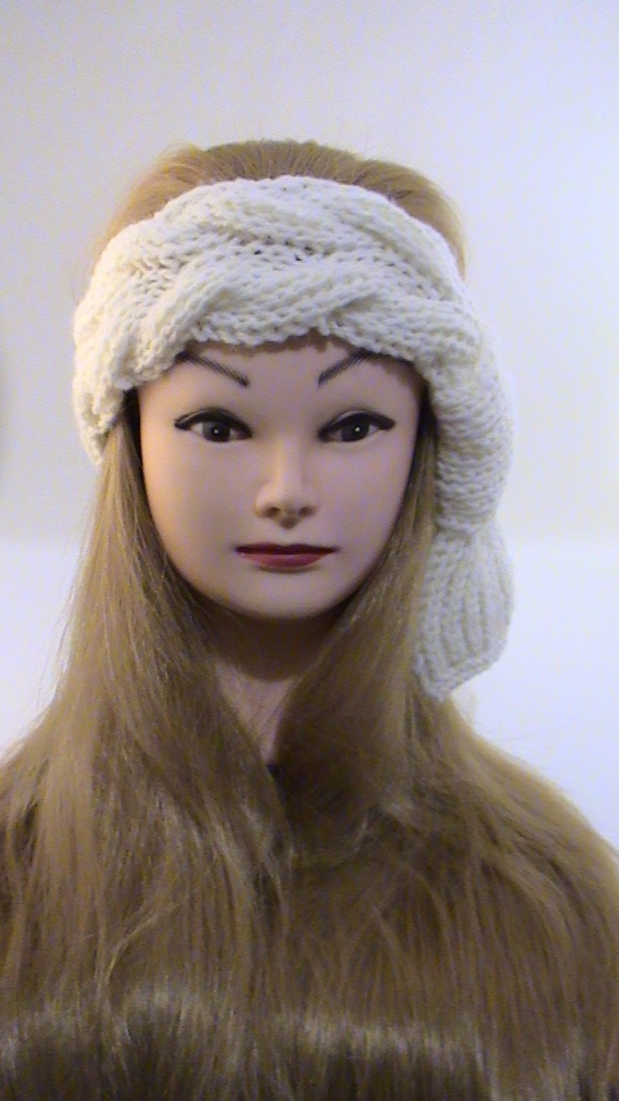 Повязка на голову белая вязаная