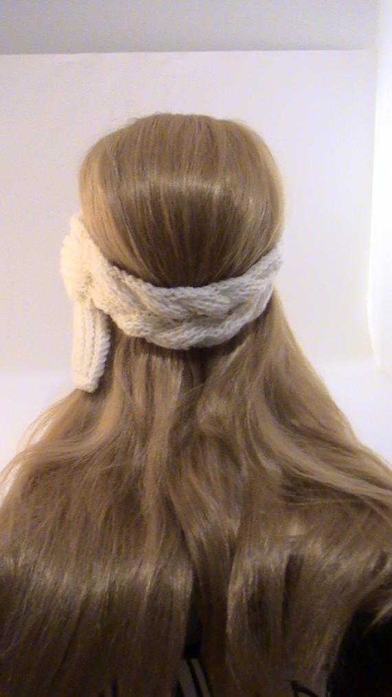 Повязка на голову белая вязаная