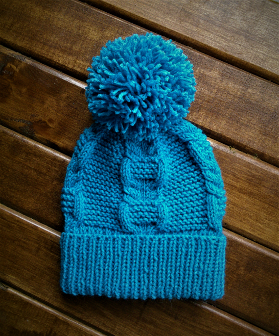 Шапка с интересными косами