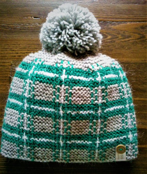 Шапка с ручной вышивкой "шотландка"