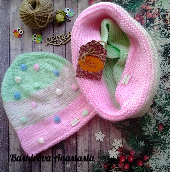 шапочка бини с шишечками со снудом