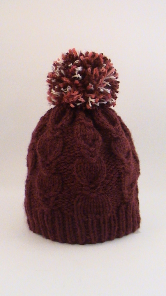 Шапочка бордовая вязаная из полушерсти крупная вязка