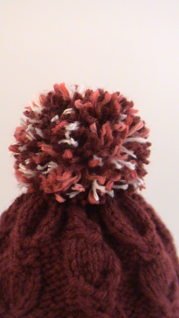 Шапочка бордовая вязаная из полушерсти крупная вязка