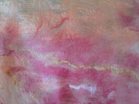 Шёлковый валяный палантин "Персико-розовый".