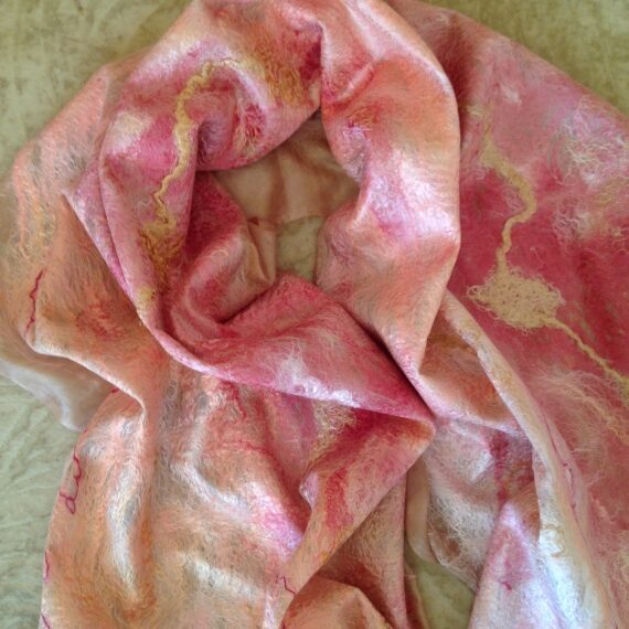 Шёлковый валяный палантин "Персико-розовый".