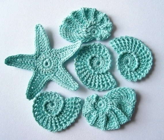 Серьги из дерева и фианита