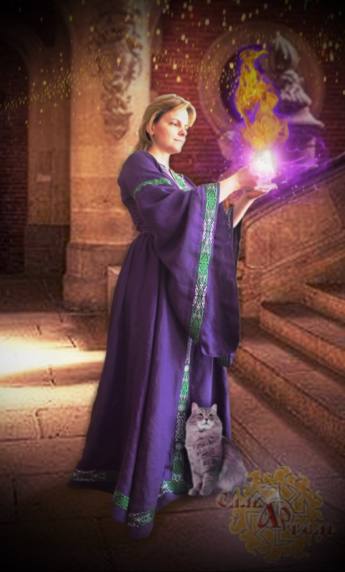 Средневековое льняное платье Пурпурная Лилия; Фэнтези; Вышитое