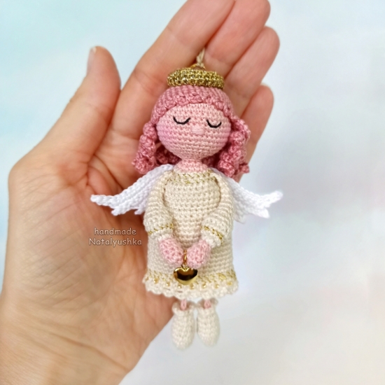 Ангел девочка с сердцем