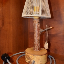 Настольная лампа из дерева от Custom Lamp Studio