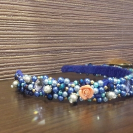 ободок из страз и бусин