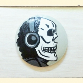 Медальон Скелет в наушниках