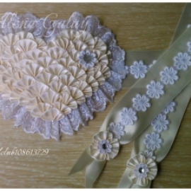 Бант на выписку из роддома в виде сердца.