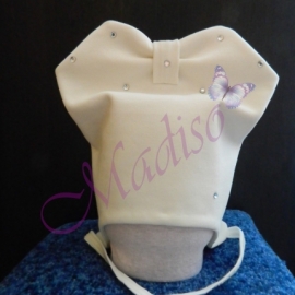 Трикотажная шапка молочного цвета