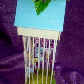 Клетка с бабочками