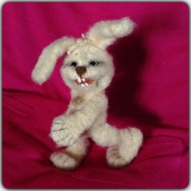 Мастер-класс по вязанию крючком игрушки Пасхальный Кролик