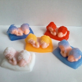 Малыш на подушке 2