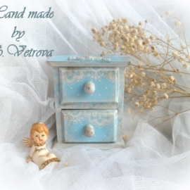 Винтажный мини-комод в технике декупаж