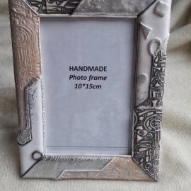 Фоторамка белая с серебром.