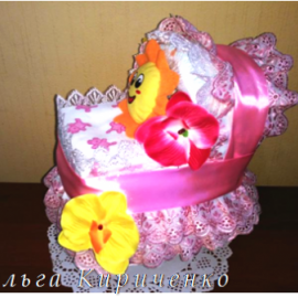 Коляска из памперсов для новорожденого