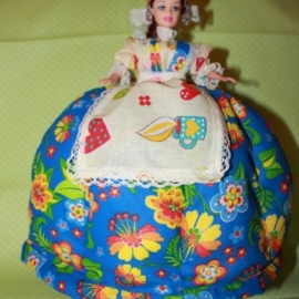 Кукла-грелка на чайник